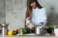 тенджери - 22661 клиенти тенджери - 77339 клиенти
